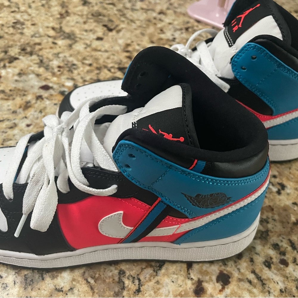 COPY - AirJordan 1 Mid SE